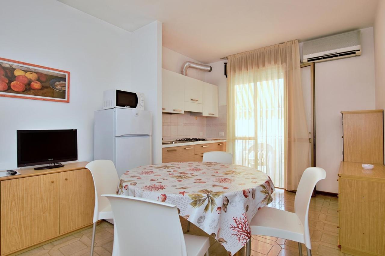 Residenza Canova Lignano Sabbiadoro Exteriör bild