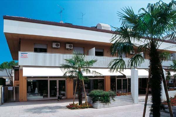 Residenza Canova Lignano Sabbiadoro Exteriör bild