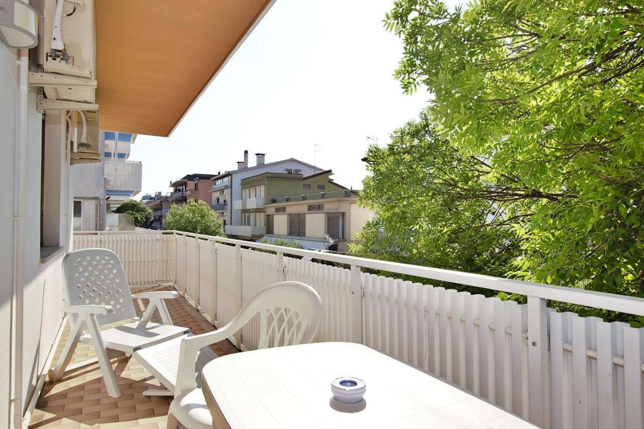 Residenza Canova Lignano Sabbiadoro Exteriör bild