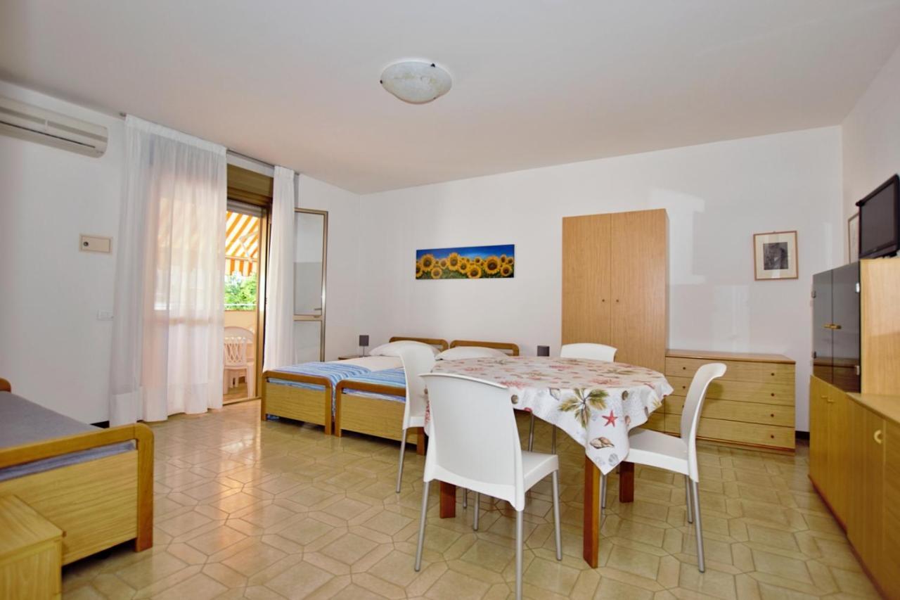 Residenza Canova Lignano Sabbiadoro Exteriör bild