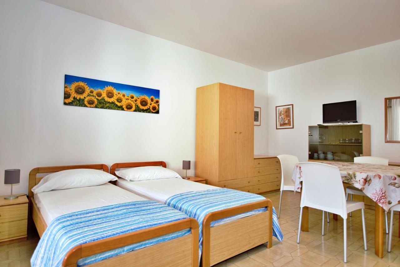 Residenza Canova Lignano Sabbiadoro Exteriör bild
