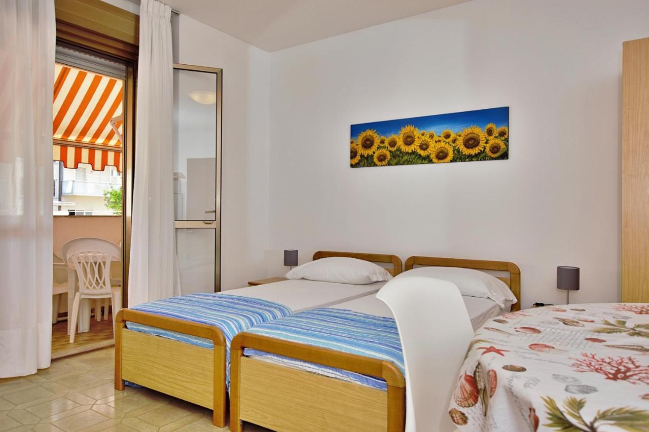 Residenza Canova Lignano Sabbiadoro Exteriör bild